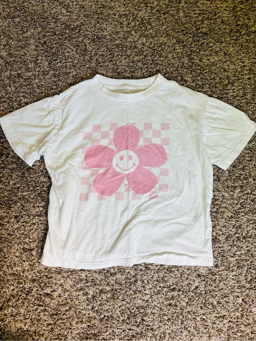 The Mint Julep Boutique Girls’ White T-Shirt with Pink Smiley Flower Graphic